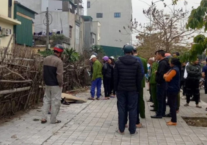 Sự việc càng trở lên nghiêm trọng hơn khi đến ngày 20/10, người dân khu vực đường số 6 (khu dân cư Long Thạnh Hưng, Long Bình Điền, Chợ Gạo) phát hiện một người đàn ông gục chết trên đường. Nạn nhân được xác định là ông Trần Văn Lâm (42 tuổi, ngụ ấp 1, Đạo Thạnh, TP Mỹ Tho, Tiền Giang). Ông Lâm chạy xe ôm ở khu vực ngã ba Trung Lương, TP Mỹ Tho. Tại hiện trường, trên người nạn nhân và xung quanh có nhiều vết máu, điện thoại di động và đồng hồ của nạn nhân vẫn còn, riêng chiếc xe máy BKS 63X5-5761 đã bị mất. (Ảnh minh họa, nguồn internet) 