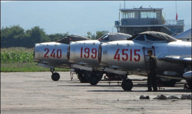 Mặc dù họ không có các loại vũ khí chiến lược có tầm bắn tới lãnh thổ Mỹ, nhưng Triều Tiên có nhiều vũ khí có thể tiến công đến Hàn Quốc và Nhật Bản. Hơn nữa, họ sẽ ngay lập tức sử dụng tất cả các loại vũ khí trong trường hợp có mối đe dọa thực sự đối với an ninh của chính họ. Thực tế này là một yếu tố ngăn chặn sự xâm lược của Mỹ.