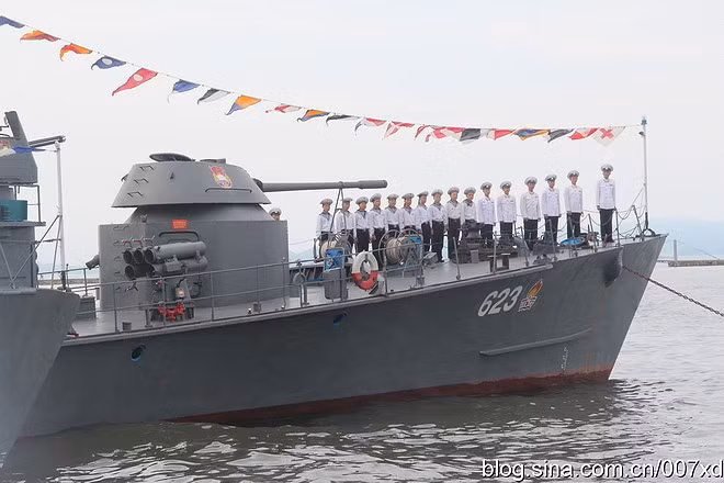 Nhưng nên nhớ Triều Tiên hiện đang duy trì đội quân thường trực xấp xỉ 1 triệu quân, được tổ chức và huấn luyện tốt; luôn ở trạng thái sẵn sàng chiến đấu cao. Cùng với đó 8 triệu quân dự bị, có thể bổ sung chỉ sau 8 giờ, khi đất nước tuyên bố tình trạng có chiến tranh.