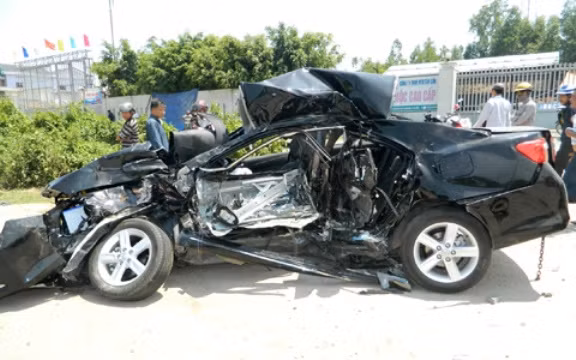 Xe giuong nam tong nat o to con, 4 nguoi chet-Hinh-2