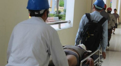 10. Hà Tĩnh: Lại sập giàn giáo ở Formosa, 1 người tử vong Theo ông Phạm Trần Đệ, Phó Trưởng ban quản lý Khu kinh tế Hà Tĩnh đã xác nhận thông tin, có một công nhân tử vong trong công trường Formosa. Cụ thể, khi đang thi công cho nhà thầu phụ của Posco trong công trường Formosa (Kỳ Anh, Hà Tĩnh), giàn giáo nơi anh Trần Hữu Dũng làm việc đã bị sập, khiến nam công nhân này tử vong. Hiện Ban đã cử người cùng với Sở Lao động - Thương binh và Xã hội tỉnh Hà Tĩnh điều tra sự việc.