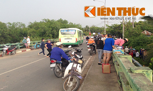 Tim thay thi the nan nhan vu lat ghe tren song Tac-Hinh-2