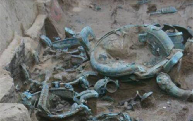 Đáng chú ý nhất là hài cốt của một phụ nữ quý tộc từ thời Chiến Quốc, được phát hiện bị tổn thương nặng nề sau khi bị trộm mộ tàn phá.