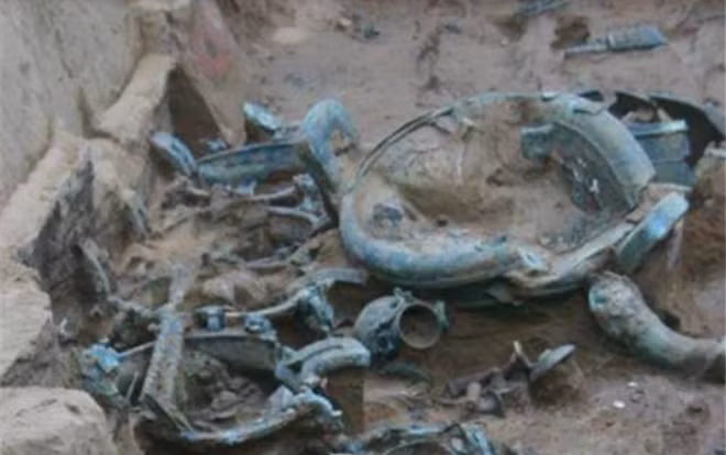 Đáng chú ý nhất là hài cốt của một phụ nữ quý tộc từ thời Chiến Quốc, được phát hiện bị tổn thương nặng nề sau khi bị trộm mộ tàn phá.