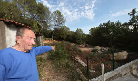 3. Năm 1981, Renato Nicolaï đã chứng kiến sự xuất hiện của một UFO khi đang làm việc trang trại ở Pháp. Ông kể rằng đã nghe thấy tiếng động kỳ lạ.