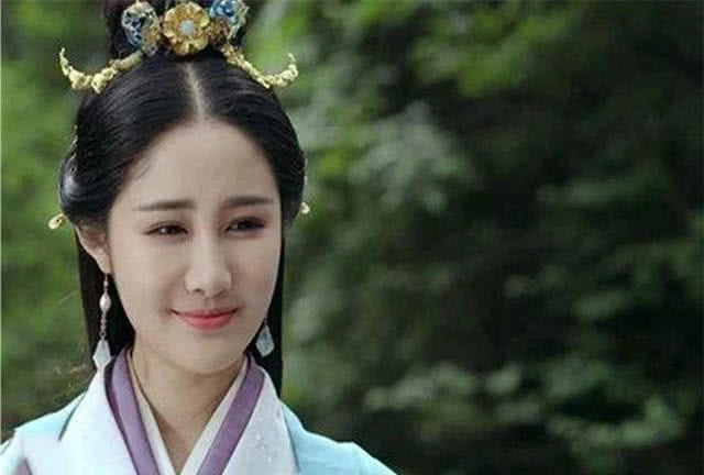 Nhưng sau khi Tần Thủy Hoàng qua đời, nàng hoàn toàn mất đi chỗ dựa của mình. Vì được vua cha yêu chiều nhất nên Doanh Âm Man nghiễm nhiên trở thành đối tượng trút hận đầu tiên của Hồ Hợi. Hồ Hợi lên ngôi đã thẳng tay xử tử người em gái này.