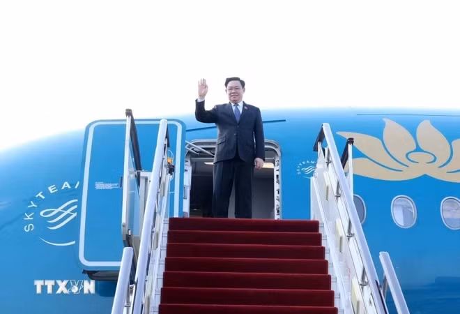  Chủ tịch Quốc hội Vương Đình Huệ lên đường về nước, kết thúc tốt đẹp chuyến thăm chính thức nước Cộng hòa Nhân dân Trung Hoa. (Ảnh: Nhan Sáng/TTXVN)