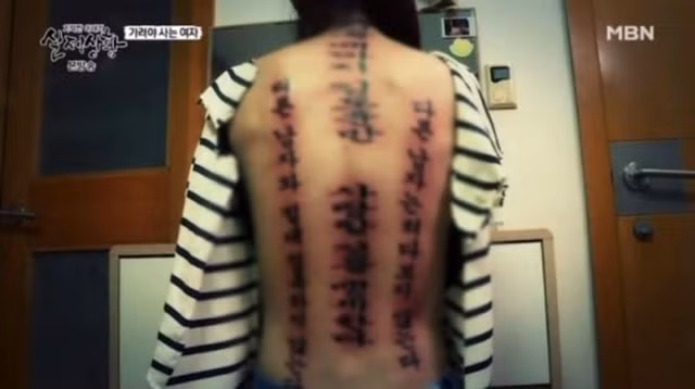 Hành động đáng sợ của gã bạn trai ghen tuông vô độ - Hình 2 Hanh dong dang so cua ga ban trai ghen tuong vo do-Hinh-2