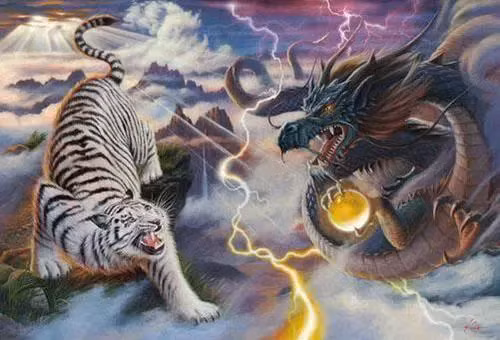 Chiếc đế trống này có hình thù kỳ dị với các chi tiết "rồng chầu hổ phục", thể hiện uy quyền tối cao.