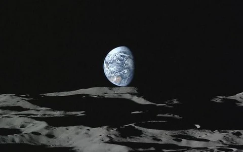 Hiện, Artemis của NASA vẫn đang tiếp tục nghiên cứu để giải quyết những thách thức này, mở ra triển vọng cho cuộc sống trên Mặt Trăng trong tương lai.