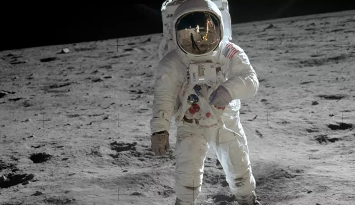 Điều này cũng gây ra nguy cơ gãy xương chậu do mất mật độ xương, dẫn đến việc phải áp dụng phương pháp mổ đẻ.