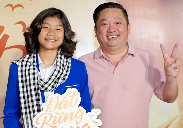 Nam nghe si noi tieng an mac rach ruoi xin banh mi de an-Hinh-3