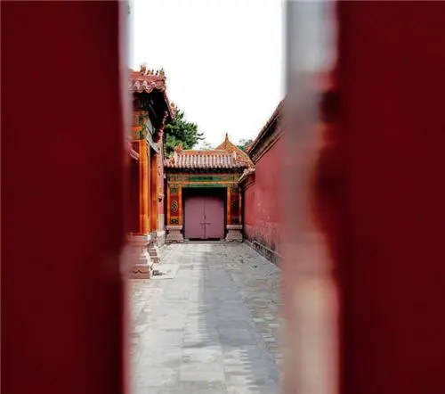 Khi Tử Cấm Thành trở thành điểm du lịch, việc tu sửa những cung điện này trở nên đắt đỏ và không phản ánh được giá trị lịch sử.