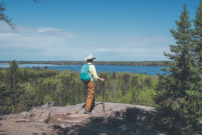 Stephen Michalak, người di cư từ Ba Lan đến Canada sau Thế chiến II, đã đi tìm kiếm khoáng sản ở hồ Falcon vào tháng 5/1967.
