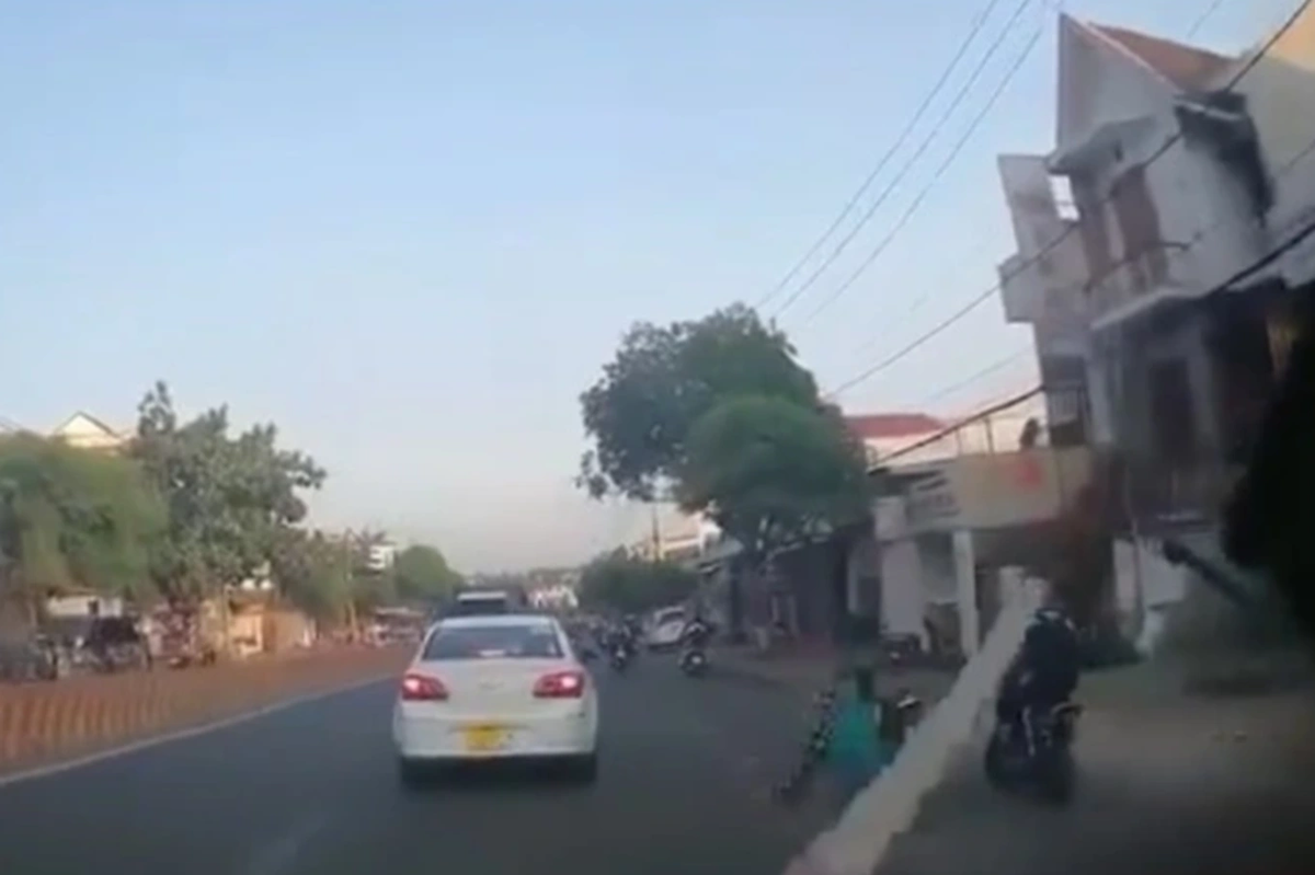 Thanh sat cong trinh roi trung dau phu nu, xuyen thung capo o to