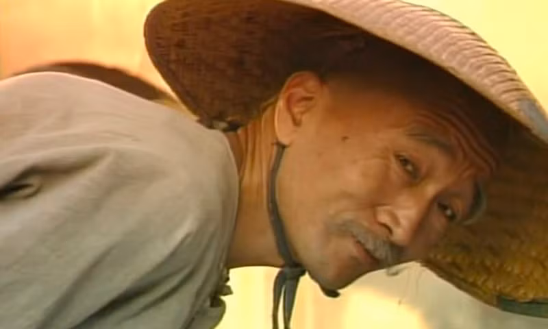 Tuy nhiên, cũng có khả năng ông bị gù lưng khi về già do thói quen thường xuyên cúi người. Suy đoán này càng làm tôn vinh đức tính tuyệt vời của Lưu Dung.