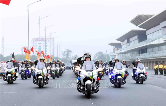 Xe mô tô tuần tra đặc chủng của lực lượng CSCĐ tham gia diễu binh tại buổi tổng duyệt.