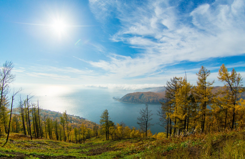 Baikal, hồ nước ngọt có tuổi đời lâu nhất trên thế giới, nằm ở phía nam Siberia của Nga.