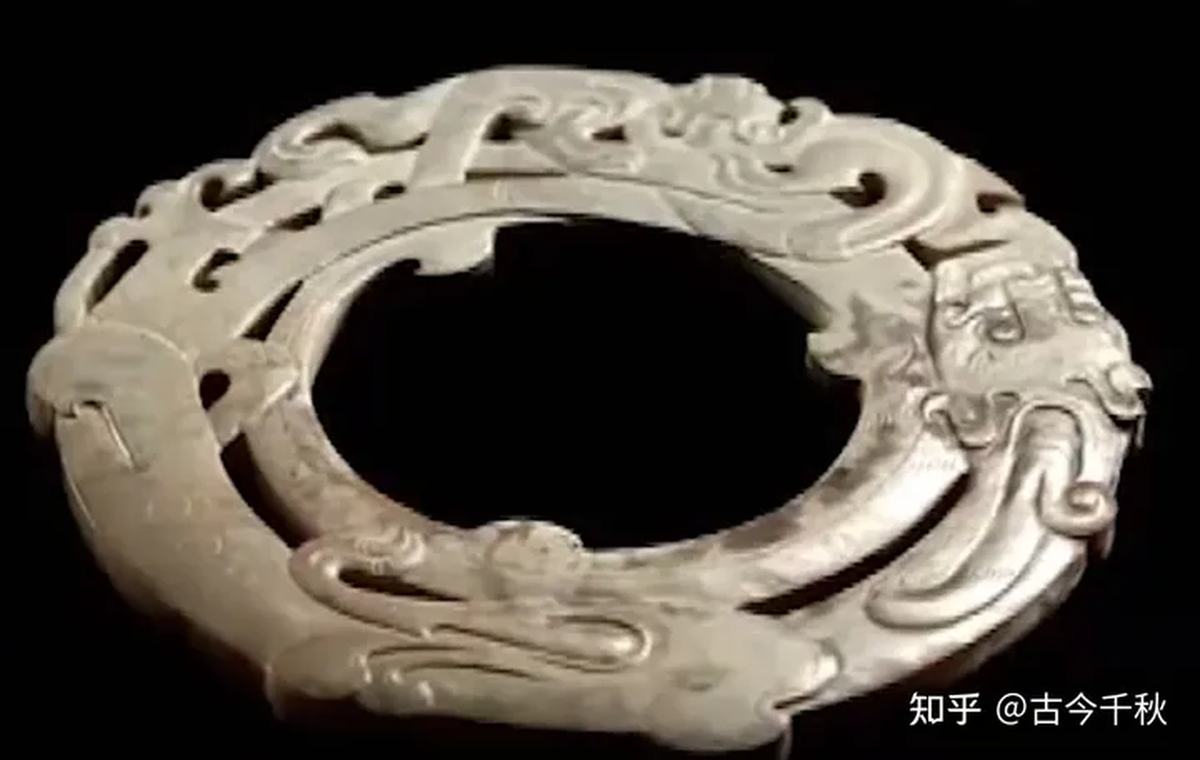 Trước đó, một cô gái họ Han đến từ Sơn Tây, Trung Quốc, đã dành ba tháng để tích góp tiền và mua một viên ngọc cổ như món quà cho bà nội của mình. Tuy nhiên, trước khi bà nội của Han có cơ hội nhận được món quà, bà đã qua đời. Sau khi bà qua đời, cô đưa viên ngọc đến chương trình thẩm định để biết giá trị thực sự của nó.