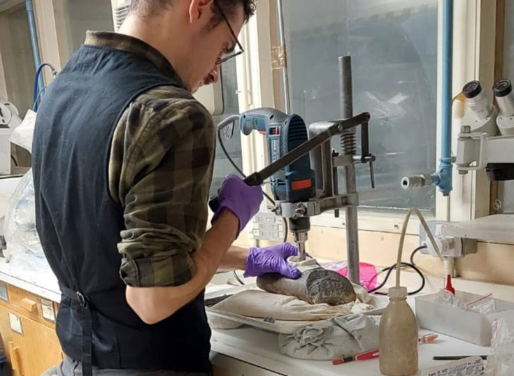 Các nhà khoa học tin rằng đây là một dấu hiệu cho thấy cần phải thay đổi góc nhìn của chúng ta về nhóm sinh vật biển cổ này. Có thể đây là một phần của sự tiến hóa của loài ngư long để thích nghi với môi trường mới.