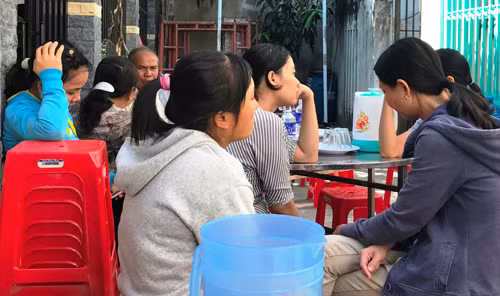 Nuoc mat dau xot vu xe khach gay tai nan kinh hoang o Binh Duong-Hinh-2