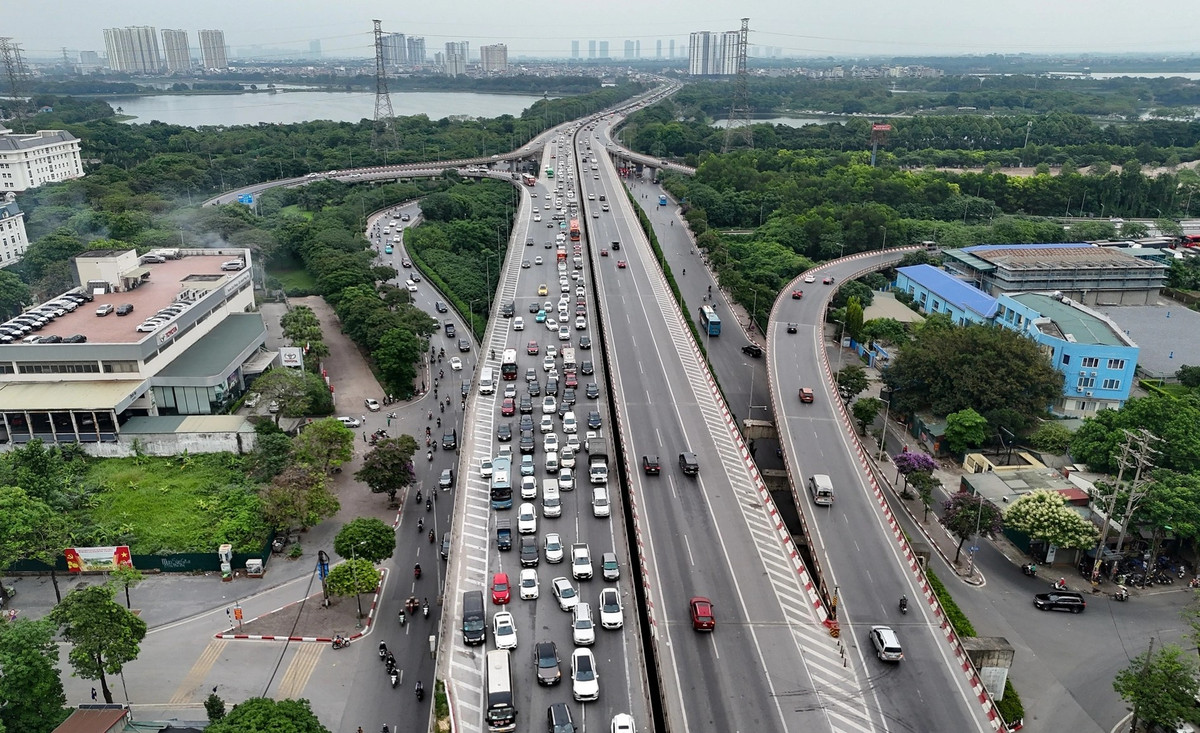 Dòng xe đổ về thành phố sau 5 ngày nghỉ lễ không bị ùn tắc - Hình 2 Dong xe do ve thanh pho sau 5 ngay nghi le khong bi un tac-Hinh-2