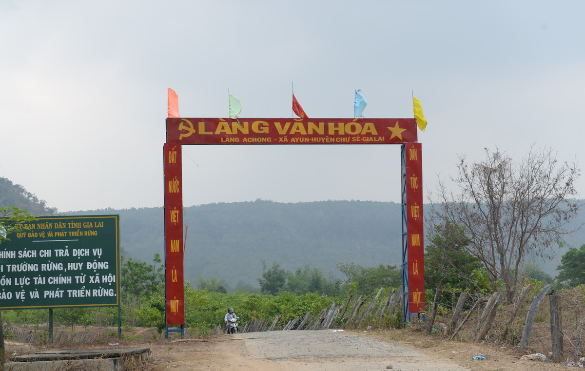 Dự án bố trí dân cư vùng thiên tai xã Ayun, huyện Chư Sê, tỉnh Gia Lai được triển khai, 32 hộ dân ở làng A Chông được di dời đến nơi ở mới cuối năm 2021.