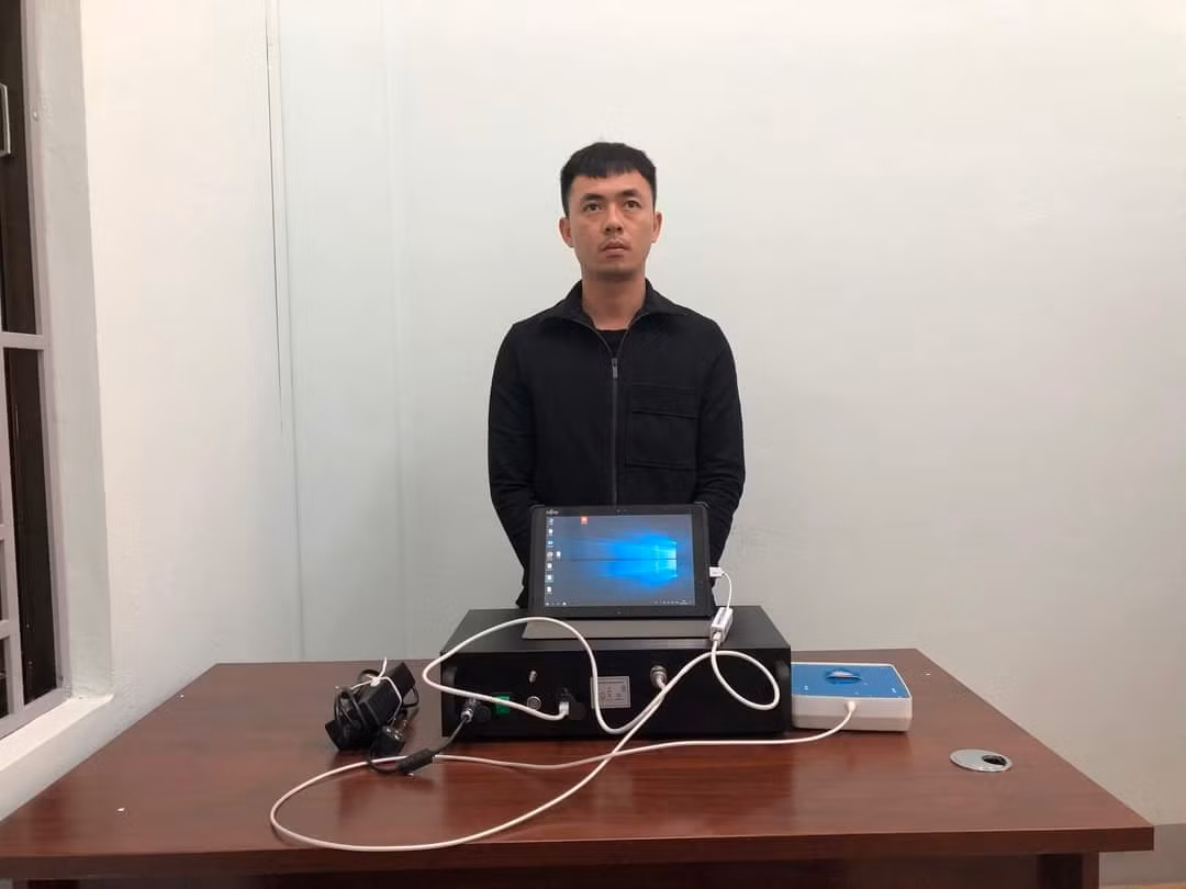 Gia Lai: Bat doi tuong phat tan tin nhan rac de lua dao-Hinh-3