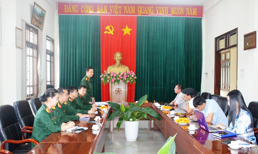 Hoi Nha bao tinh Gia Lai tham cac don vi truc thuoc Binh doan 15