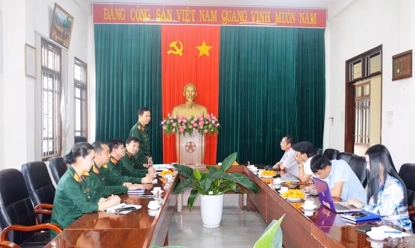 Hoi Nha bao tinh Gia Lai tham cac don vi truc thuoc Binh doan 15