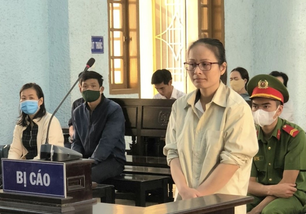 Gia Lai: Nữ nhân viên ngân hàng lãnh án 19 năm tù Gia Lai: Nu nhan vien ngan hang lanh an 19 nam tu