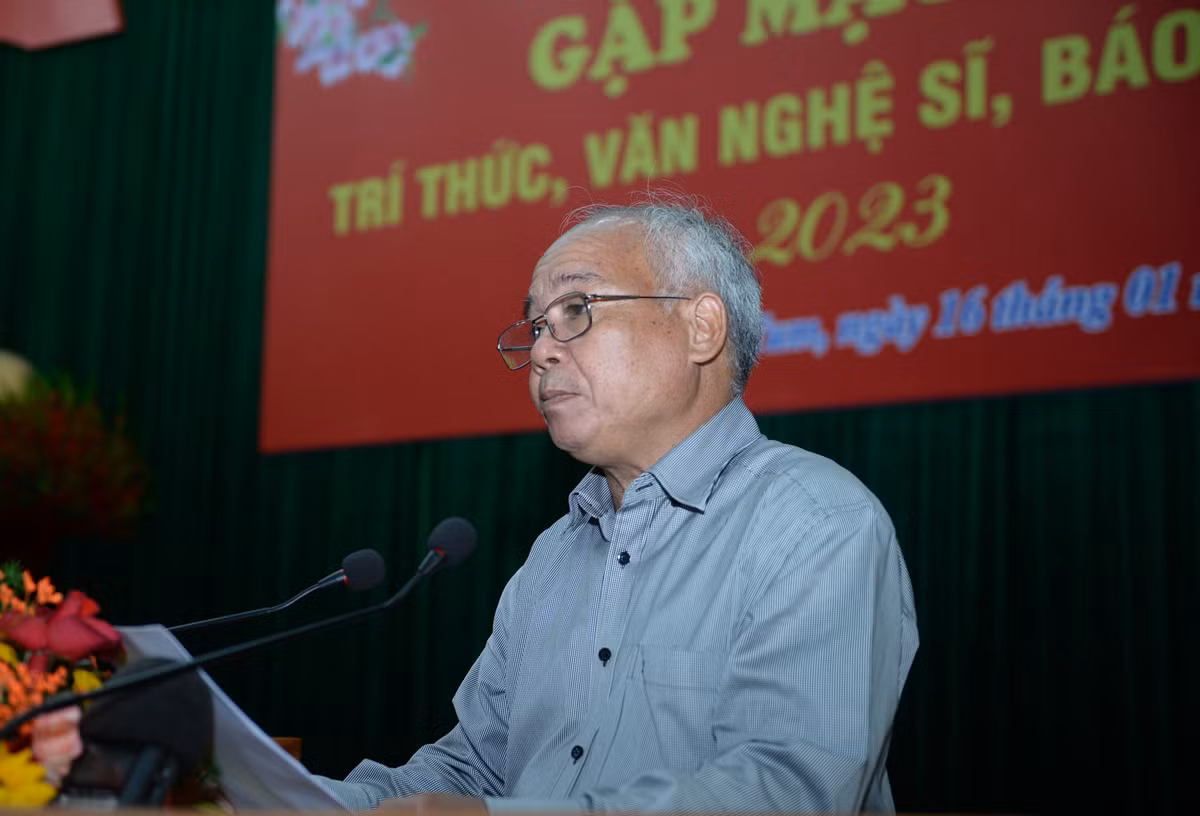 Kon Tum: Gap mat tri thuc, van nghe si, bao chi Xuan Quy Mao-Hinh-2