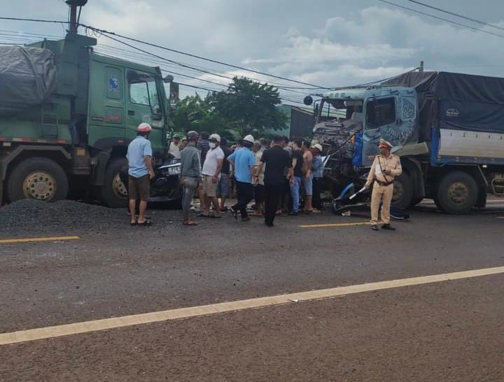 Lực lượng chức năng có mặt kịp thời để điều tra nguyên nhân TNGT đặc biệt nghiêm trọng khiến 03 thành viên CLB bóng đá HAGL tử vong.
