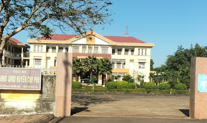 Vu cong chuc bi thoi viec: UBND huyen Chu Puh chua huy quyet dinh.-Hinh-3