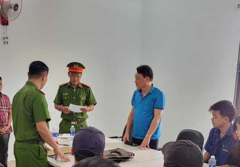 Lãnh đạo Trung tâm Đăng kiểm 81-05D nhận bao nhiêu tiền hợp thức hồ sơ? - Hình 2 Lanh dao Trung tam Dang kiem 81-05D nhan bao nhieu tien hop thuc ho so?-Hinh-2