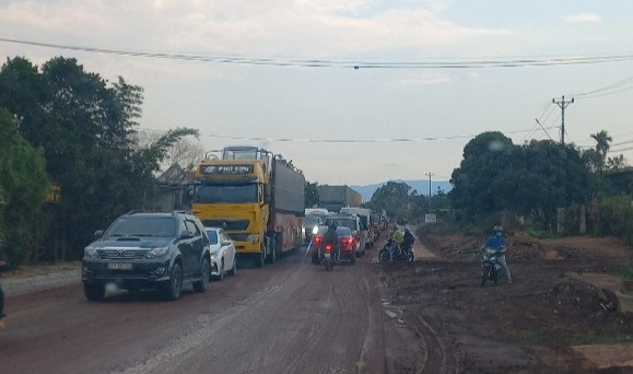 Gia Lai: Mua lon bun dat sat lo gay un tac, mat an toan QL19