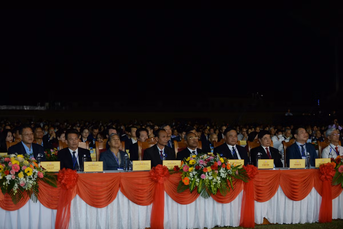 Lãnh đạo các tỉnh của nước bạn Lào và Campuchia giáp với tỉnh Kon Tum tại lễ kỷ niệm 110 năm thành lập tỉnh Kon Tum