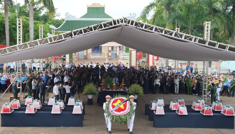 Gia Lai: Lễ đón 22 hài cốt liệt sĩ quân tình nguyện về nước Gia Lai: Le don 22 hai cot liet si quan tinh nguyen ve nuoc