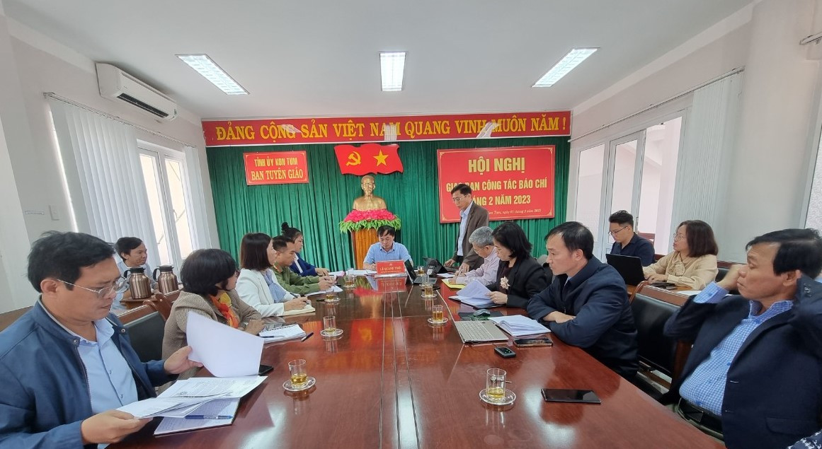 Tai sao 7.000 m2 “dat vang” giua trung tam TP Kon Tum van bo hoang?