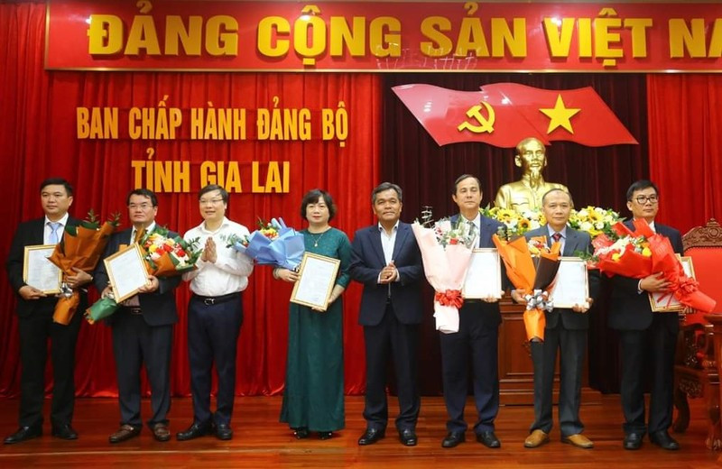 Gia Lai: Công bố các quyết định về công tác cán bộ Gia Lai: Cong bo cac quyet dinh ve cong tac can bo