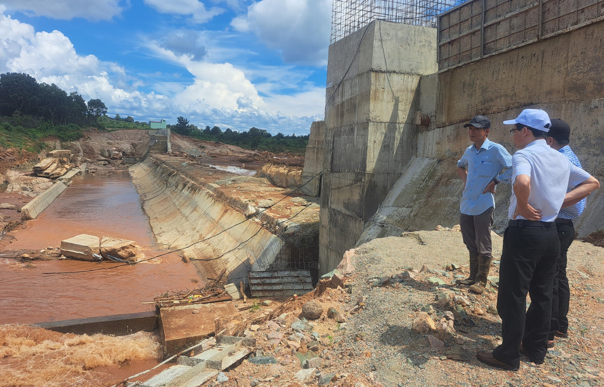 Vỡ đập tràn Thủy điện Ia Glae 2, chủ đầu tư lên tiếng Vo dap tran Thuy dien Ia Glae 2, chu dau tu len tieng