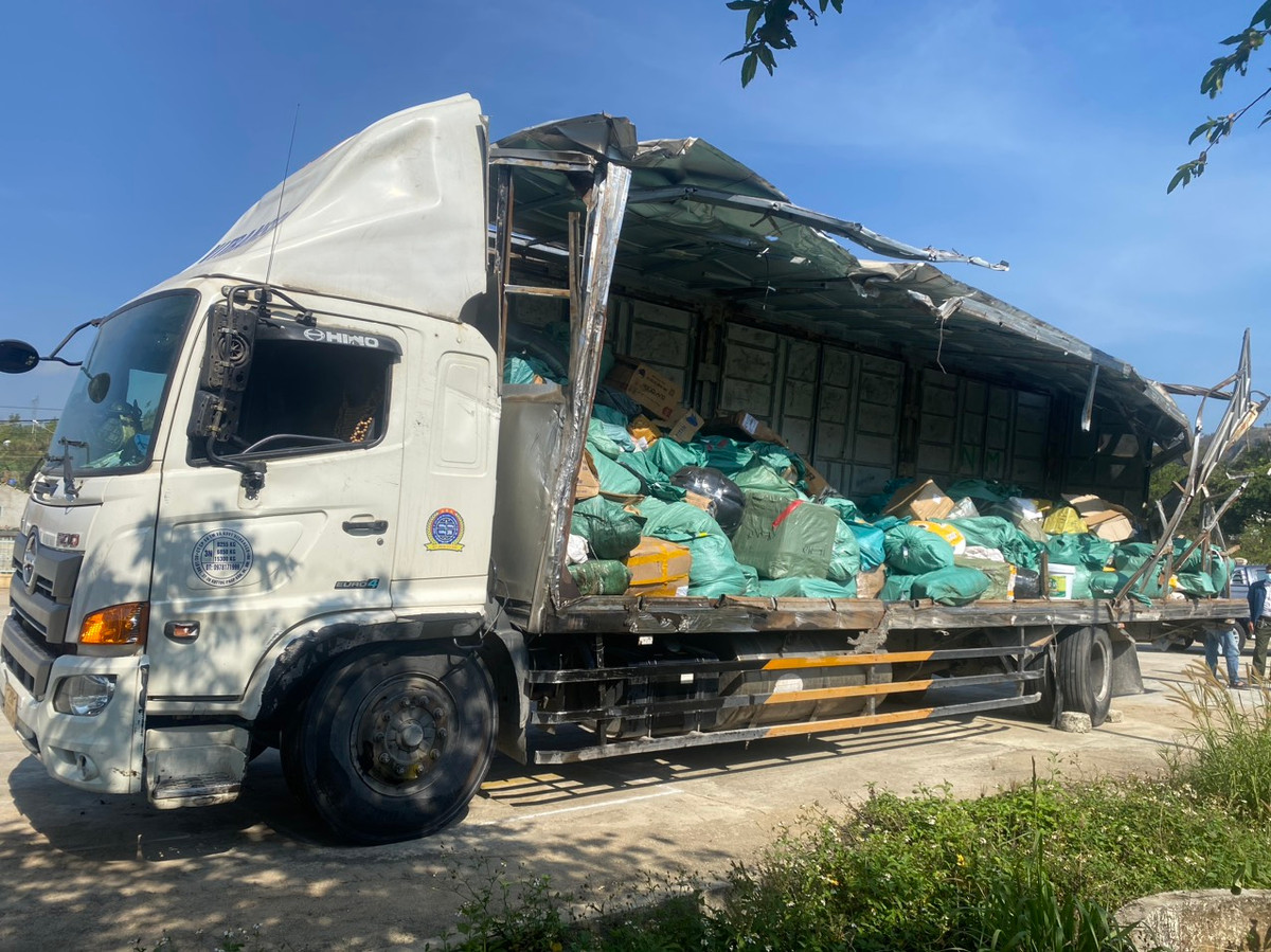 Thong tin them vu TNGT tai cau Dak Po Co khien 2 nguoi chet-Hinh-2