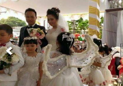 Được biết, đám cưới đại gia này diễn ra tại Kim Tháp - xã Đồng Tiến- huyện Khoái Châu - Hưng Yên. Đám cưới chính thức diễn ra ngày 20 -21/11/2016 với sự tham dự của nhiều anh em bạn bè hai bên.