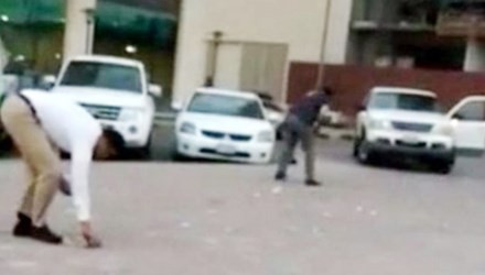 Anh V., một người nhặt được gần 50 ngàn đồng cho biết, số tiền trên được "rải" bởi những người đi trong một chiếc xe du lịch 4 chỗ hiệu Inova. Cũng theo anh V., số tiền được rải ra khá dày, kéo dài khoảng 3 cây số và theo anh ước tính số tiền được rải có giá trị trên dưới 10 triệu đồng. Đến sáng, số tiền trên đã được người đi đường nhặt sạch. Ảnh minh họa.