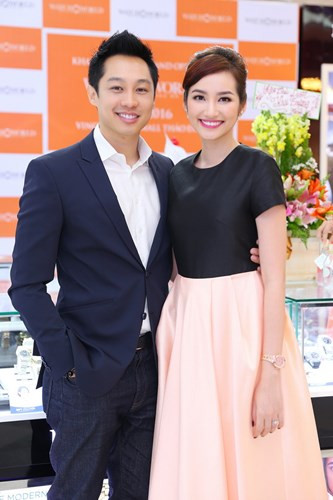 Sau khi kết hôn, vợ chồng mỹ nhân Việt này gặp khá nhiều thuận lợi trong kinh doanh. Tháng 1/2016, cặp đôi John Từ-Trúc Diễm đã mở cửa hàng đồng hồ thứ hai tại TP HCM.