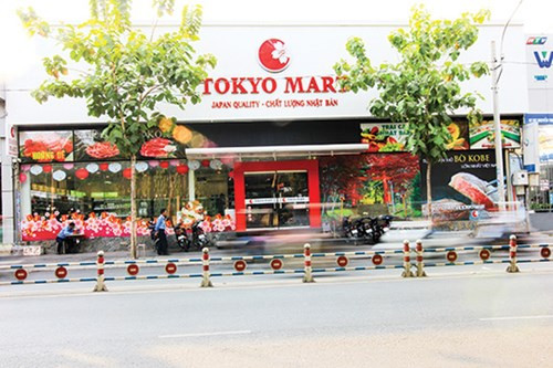 Xuất hiện ở Việt Nam và chuyên cung cấp hàng Nhật nội địa, Tokyo Mart đã trở thành một địa điểm mua sắm hàng Nhật uy tín của người Việt. Trong hình là siêu thị Tokyo Mart trên đường Xô Viết Nghệ Tĩnh, TP HCM. Ảnh: Người lao động.