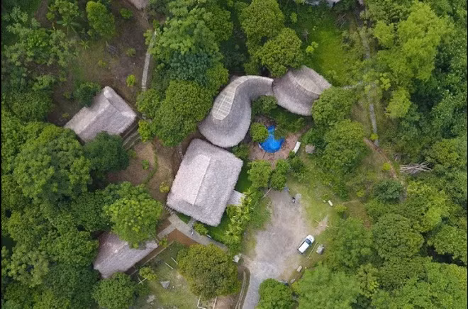 Bamboo - Light of Empty Heart có diện tích 350 m2, bao gồm hai khối nhà, nằm trong khuôn viên 8 ha của bảo tàng Mường tại Hòa Bình.