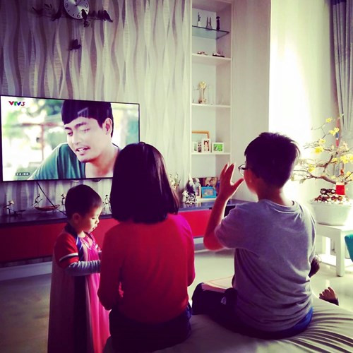 Hai vợ chồng Phan Anh đã có ba đứa con, gia đình 5 thành viên cùng chung sống trong một căn hộ chung cư cao cấp bậc nhất ở Hà Nội với thiết kế nội thất 3D cực kỳ sang trọng. Ảnh: Khám Phá.