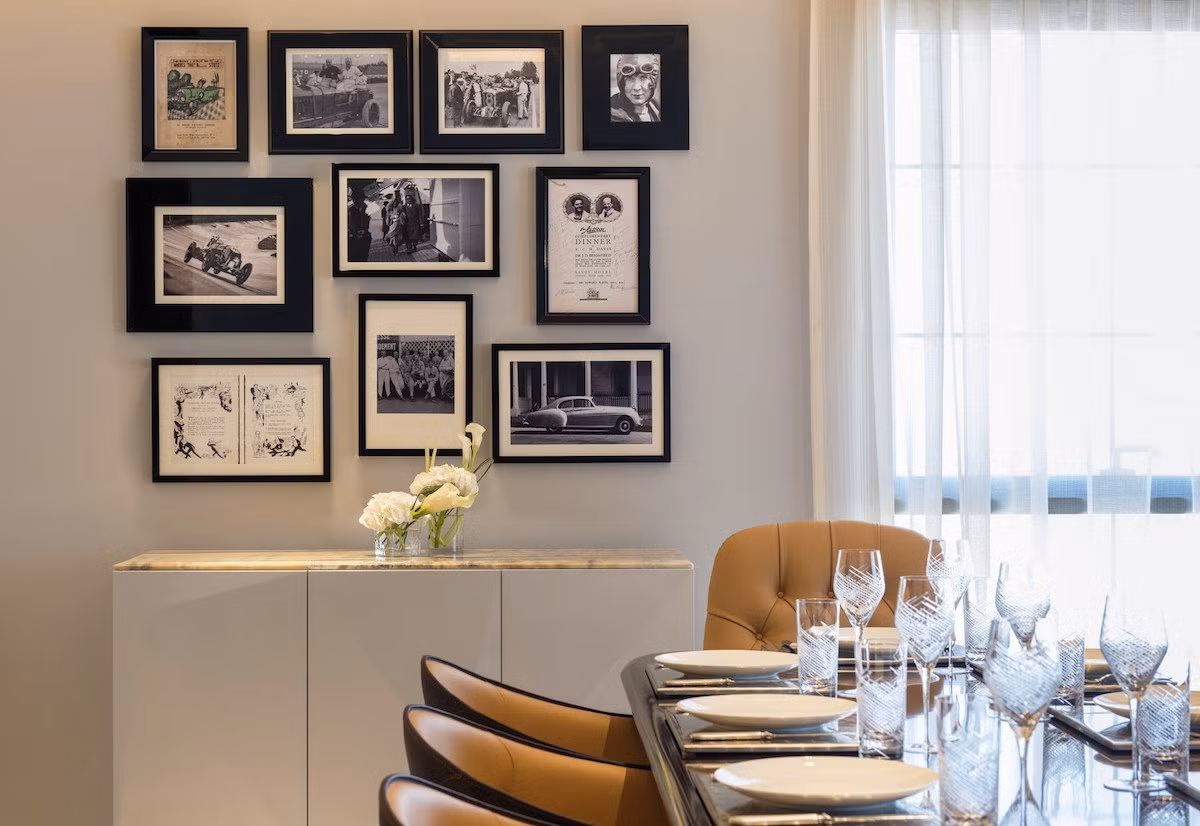 Phòng ăn trong Bentley Suite có thể chứa 10 người.