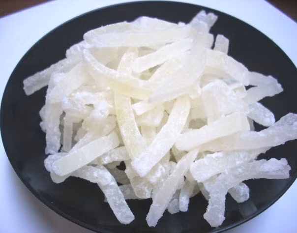 Không ai rõ chính xác nghề làm mứt ở Xuân Đỉnh có từ bao giờ và vị tổ nghề là ai, chỉ biết rằng, nghề làm mứt xuất hiện tại đây từ thế kỷ 19 và ngày càng phổ biến vào thế kỷ 20. Các sản phẩm chủ yếu của làng nghề là những loại mứt truyền thống như mứt bí, lạc, dứa, khoai, gừng, sầu riêng, cà chua, hồng, lê, quất... Trong những thứ mứt đó thì mứt bí vẫn đứng hàng đầu, đây là "sở trường" của làng mứt Xuân Đỉnh. Ảnh: Internet.